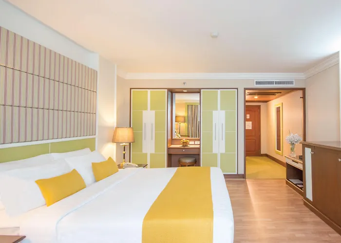Hotel Golden Tulip Sovereign 4*
