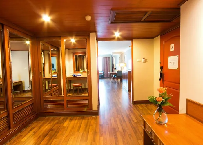 Golden Tulip Sovereign 4*