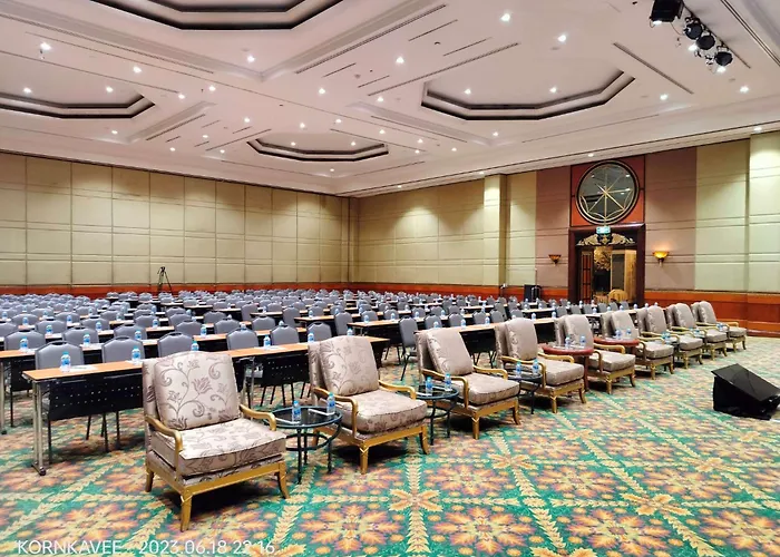 Golden Tulip Sovereign Hotel