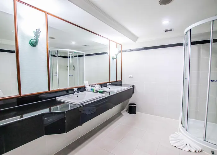 Hotel Golden Tulip Sovereign 4*
